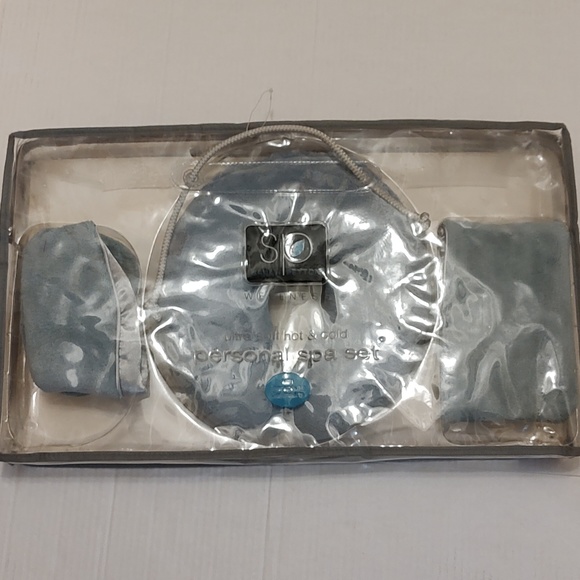 NWOT Personal Spa Set With Therapeutic Gel Inserts Ultra Soft Hot And - Picture 9 of 10
